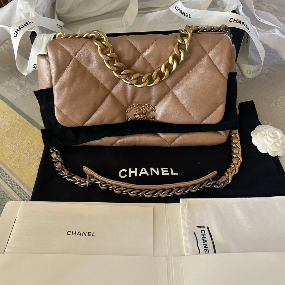 Chanel Tan Quilted Shoulder Bag with Gold Chain
